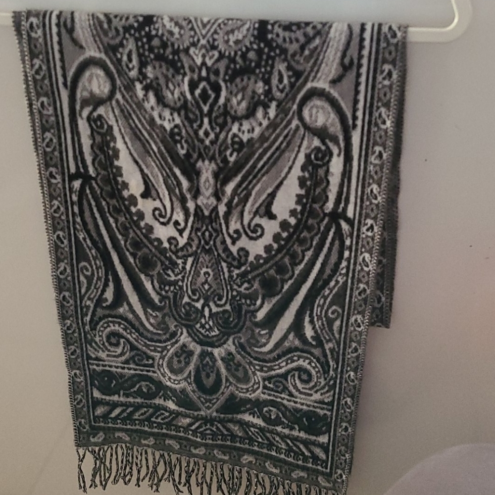 Cashmere scarf